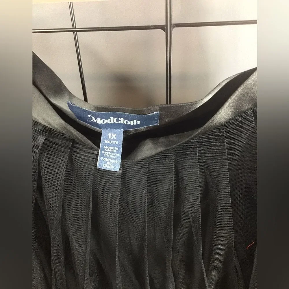 ModCloth plus size tulle and satin black pleated mini skirt NWT